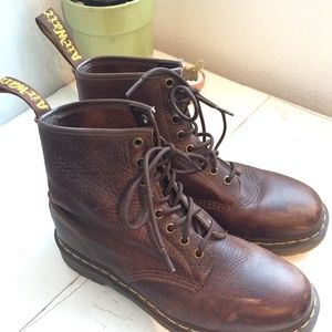 MUST GO - MENS Dr. Martens brown boots